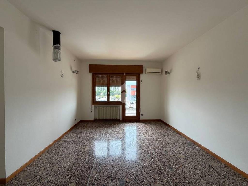 intera palazzina in vendita a San Vendemiano in zona Fossamerlo