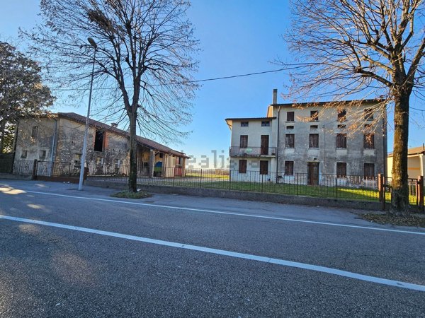 casa indipendente in vendita a San Vendemiano in zona Cosniga/Zoppè