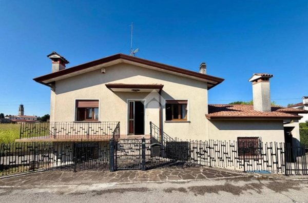 casa indipendente in vendita a San Vendemiano in zona Fossamerlo