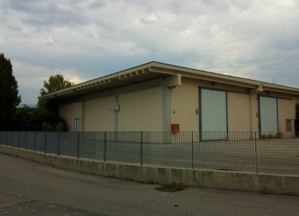 locale di sgombero in vendita a San Vendemiano in zona Fossamerlo