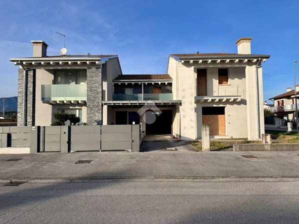 casa indipendente in vendita a San Zenone degli Ezzelini in zona Sopracastello