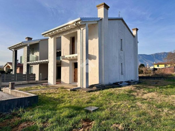 casa indipendente in vendita a San Zenone degli Ezzelini in zona Sopracastello