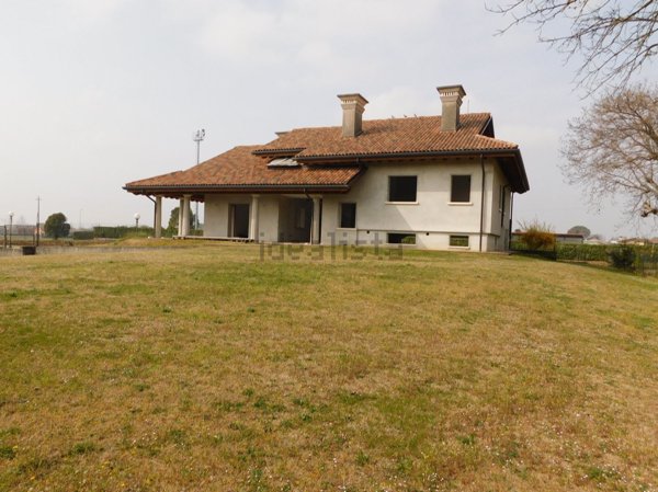 casa indipendente in vendita a San Zenone degli Ezzelini in zona Sopracastello