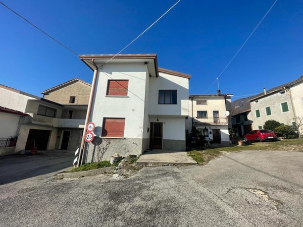 casa indipendente in vendita a Sarmede in zona Montaner