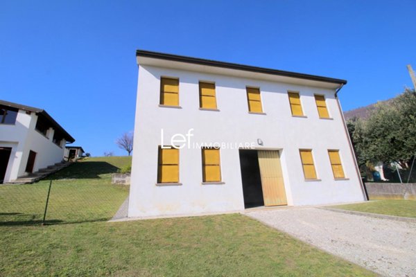 casa indipendente in vendita a Sarmede in zona Rugolo