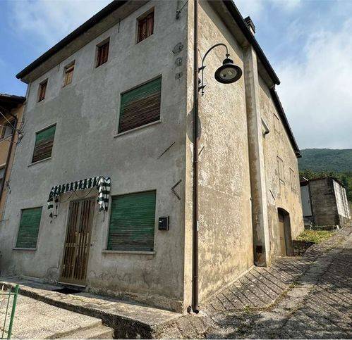 casa indipendente in vendita a Sarmede in zona Montaner