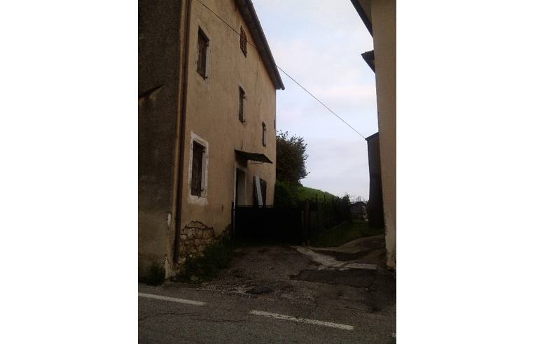casa indipendente in vendita a Sarmede in zona Rugolo