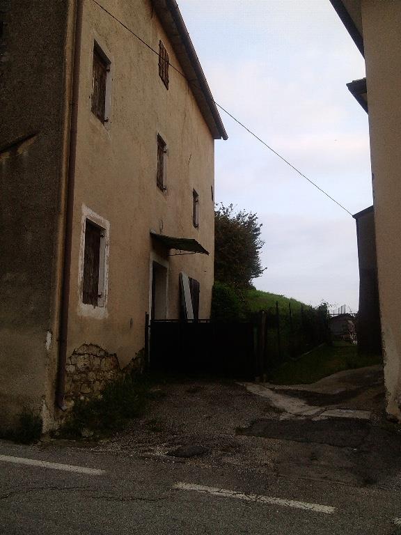 casa indipendente in vendita a Sarmede in zona Rugolo
