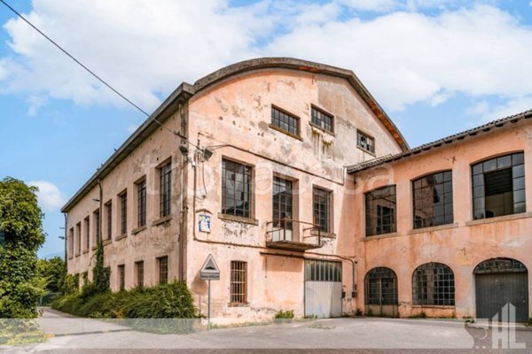 locale commerciale in vendita a Sernaglia della Battaglia