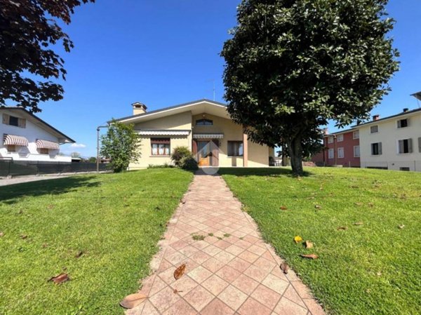 casa indipendente in vendita a Sernaglia della Battaglia in zona Fontigo