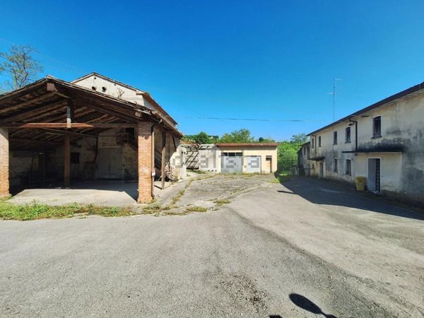 appartamento in vendita a Sernaglia della Battaglia in zona Falzè di Piave