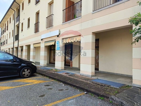 locale commerciale in vendita a Sernaglia della Battaglia