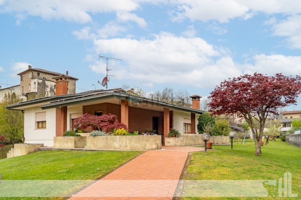 casa indipendente in vendita a Sernaglia della Battaglia in zona Falzè di Piave