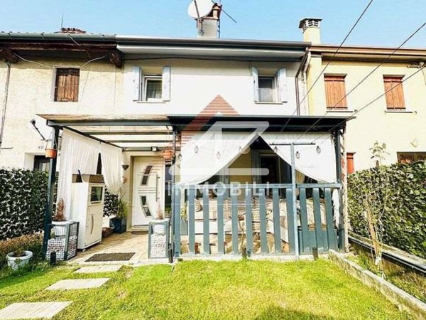 casa indipendente in vendita a Sernaglia della Battaglia in zona Fontigo