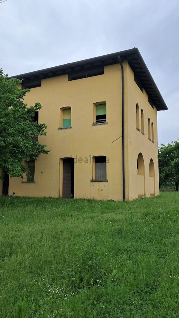casa indipendente in vendita a Sernaglia della Battaglia in zona Falzè di Piave