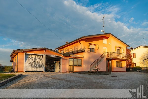 casa indipendente in vendita a Sernaglia della Battaglia in zona Falzè di Piave