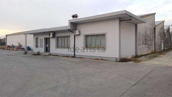 locale di sgombero in vendita a Sernaglia della Battaglia in zona Falzè di Piave