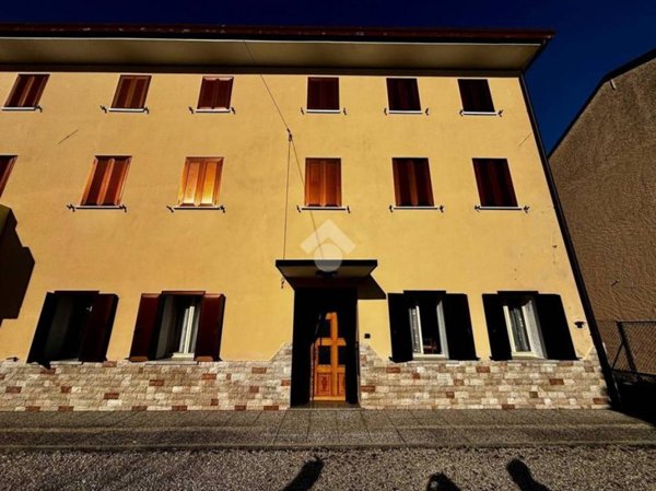 casa indipendente in vendita a Sernaglia della Battaglia in zona Falzè di Piave