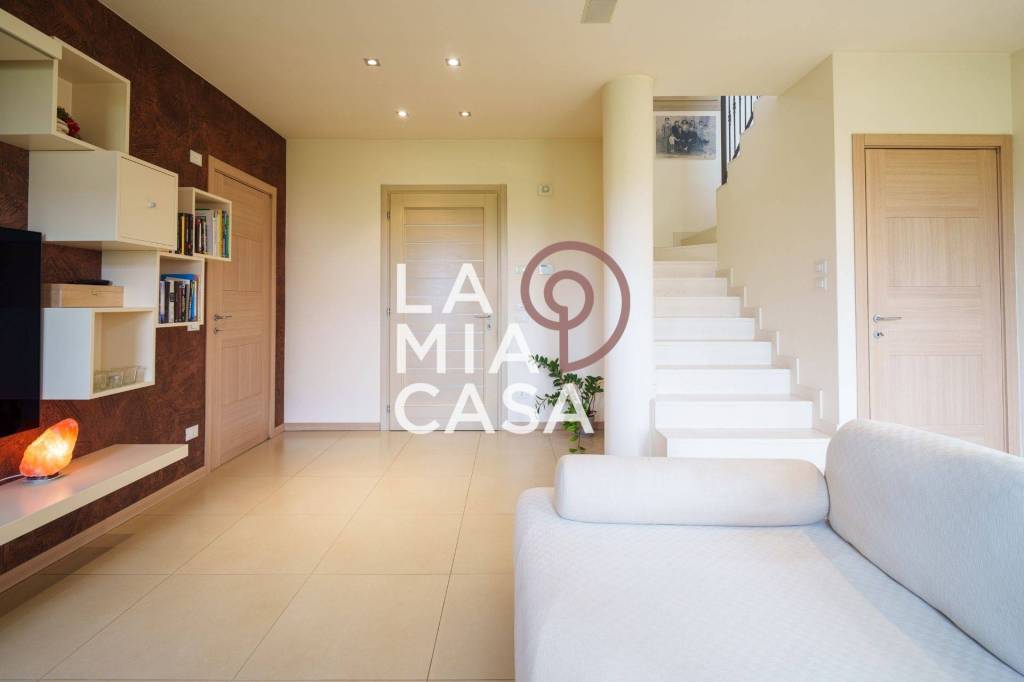 casa indipendente in vendita a Sernaglia della Battaglia in zona Fontigo
