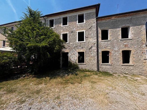 casa indipendente in vendita a Sernaglia della Battaglia in zona Falzè di Piave