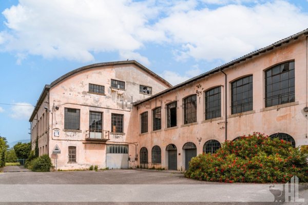 locale commerciale in vendita a Sernaglia della Battaglia