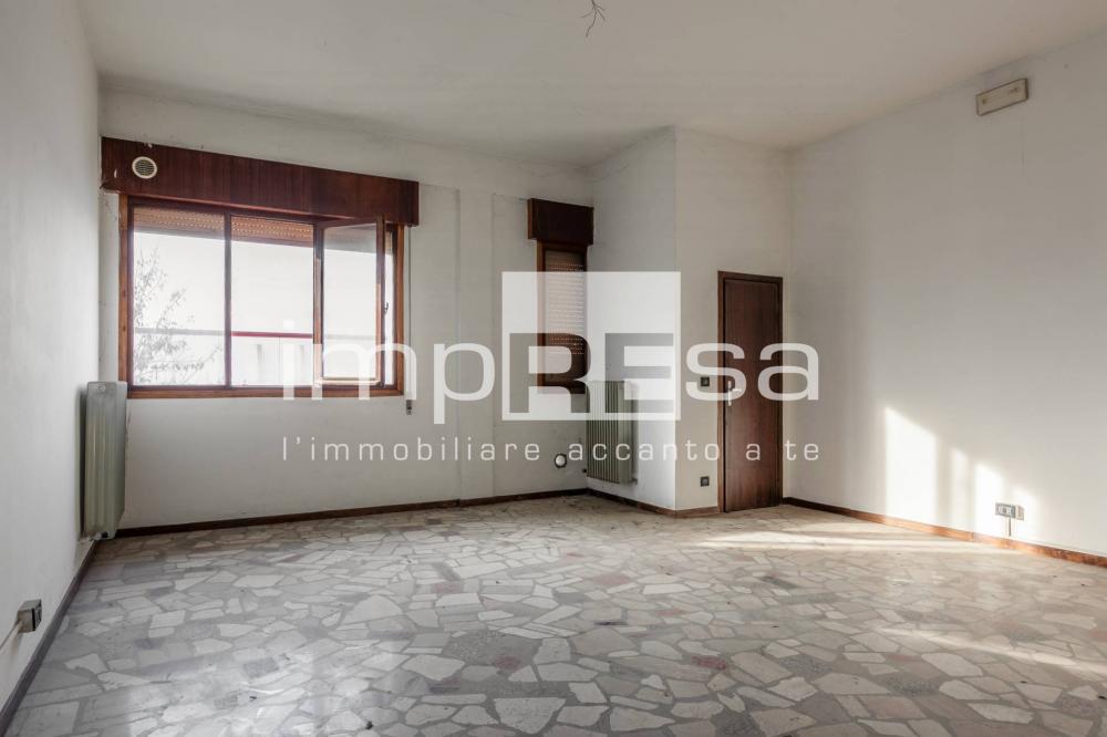 locale di sgombero in vendita a Silea