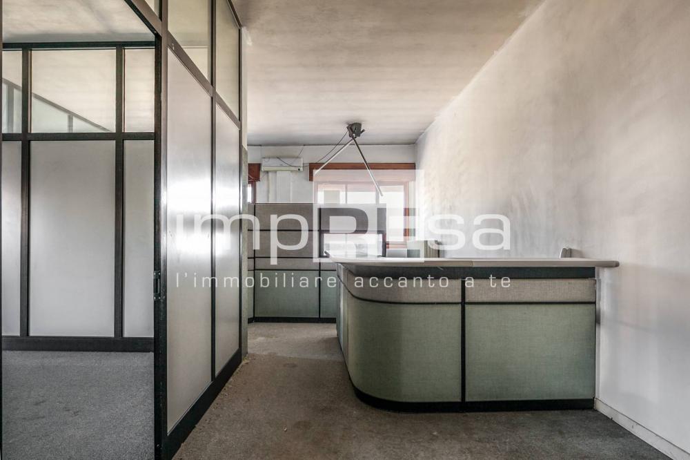 locale di sgombero in vendita a Silea