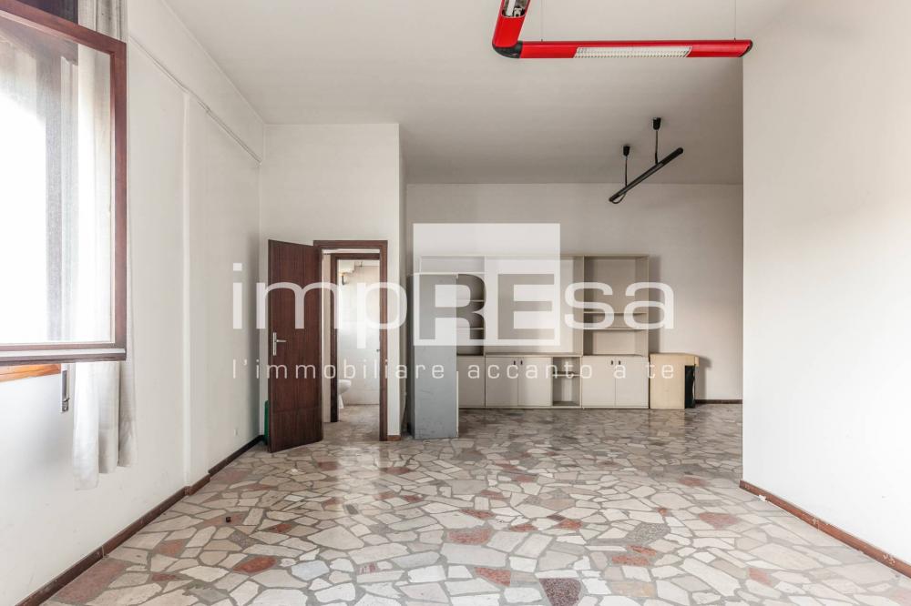 locale di sgombero in vendita a Silea