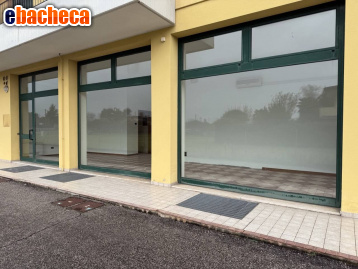 locale commerciale in vendita a Silea in zona Sant'Elena
