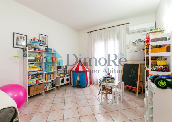 negozio in vendita a Silea in zona Lanzago