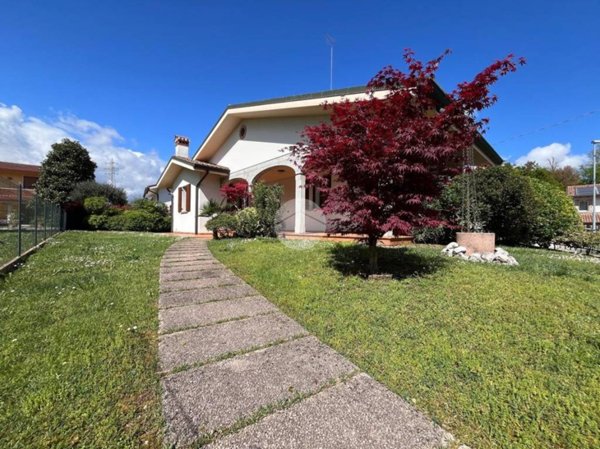 casa indipendente in vendita a Silea in zona Lanzago