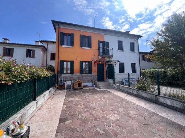 casa indipendente in vendita a Silea in zona Lanzago