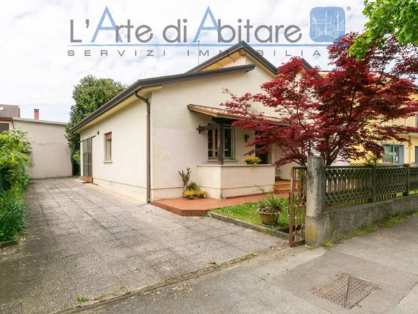 casa indipendente in vendita a Silea in zona Lanzago