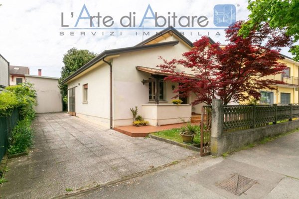 casa indipendente in vendita a Silea in zona Lanzago