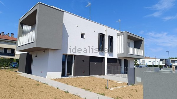 casa indipendente in vendita a Silea in zona Sant'Elena