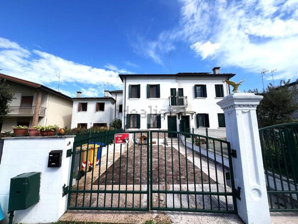 casa indipendente in vendita a Silea in zona Lanzago