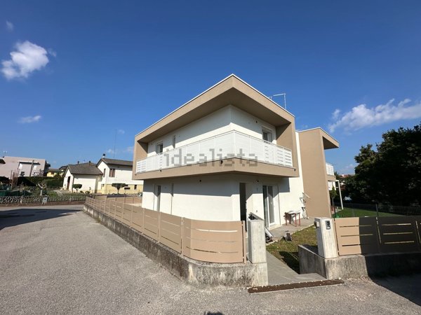 casa indipendente in vendita a Silea in zona Lanzago