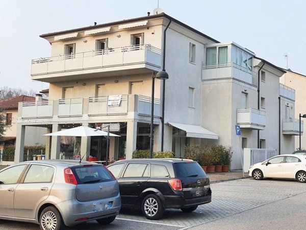 negozio in vendita a Silea in zona Cendon