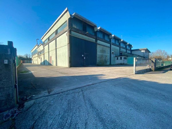 locale commerciale in vendita a Silea