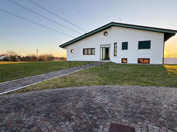 casa indipendente in vendita a Silea in zona Sant'Elena