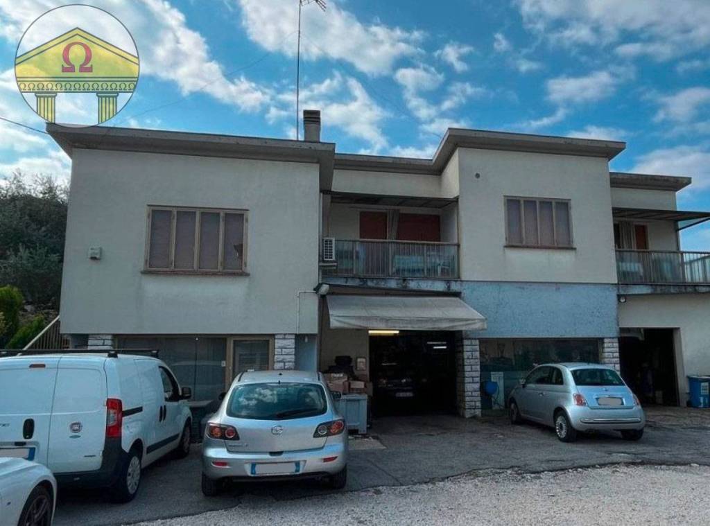 negozio in vendita a Silea in zona Lanzago