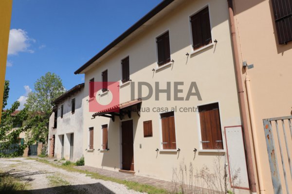 casa semindipendente in vendita a Spresiano in zona Lovadina