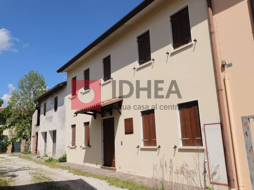 casa semindipendente in vendita a Spresiano in zona Lovadina