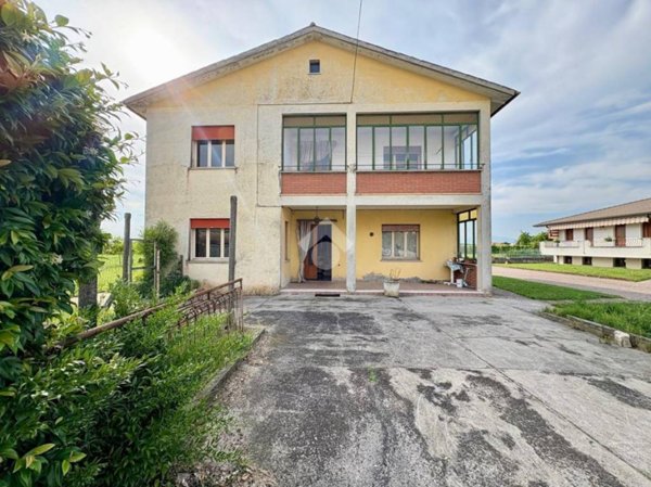 casa indipendente in vendita a Spresiano in zona Lovadina