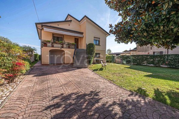 casa indipendente in vendita a Spresiano in zona Lovadina