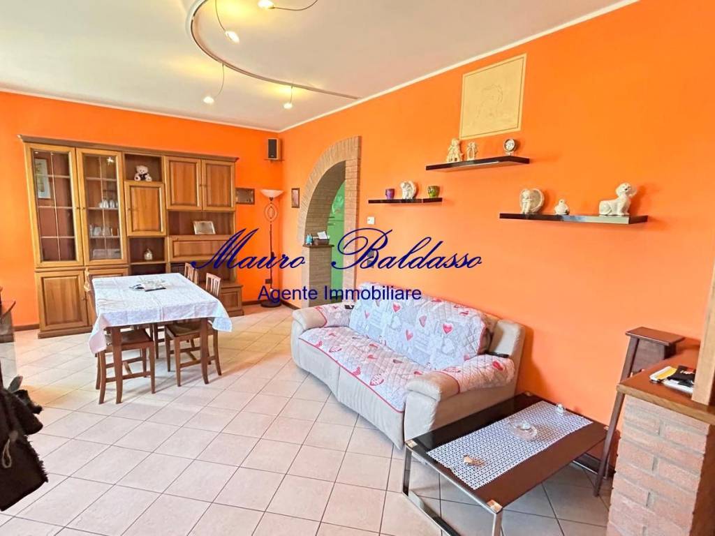 casa indipendente in vendita a Spresiano in zona Lovadina