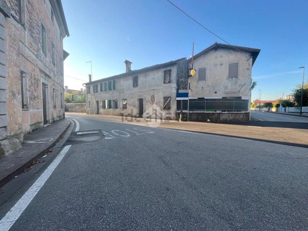 casa indipendente in vendita a Spresiano in zona Lovadina
