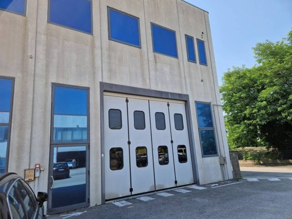 locale commerciale in vendita a Spresiano