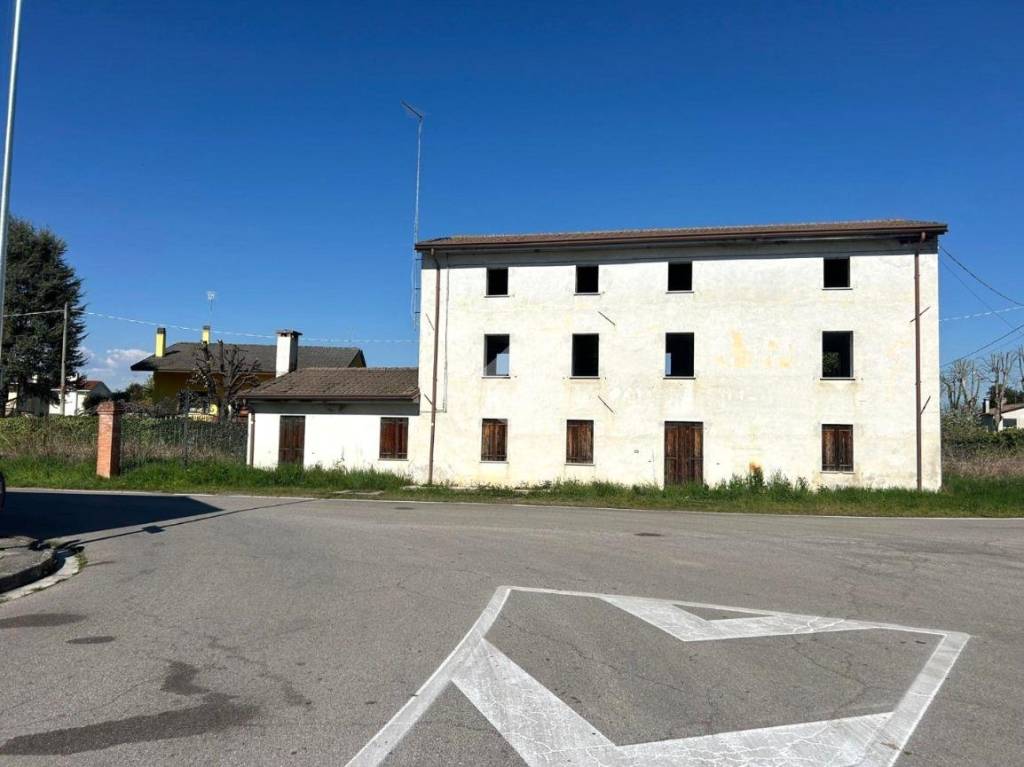 casa indipendente in vendita a Spresiano in zona Lovadina