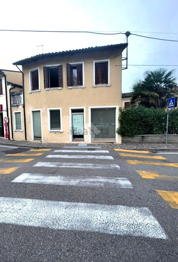 locale commerciale in vendita a Spresiano
